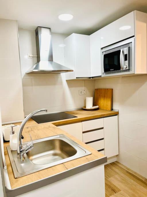 New Spacious And Cozy Apartment - มาลากา ภายนอก รูปภาพ
