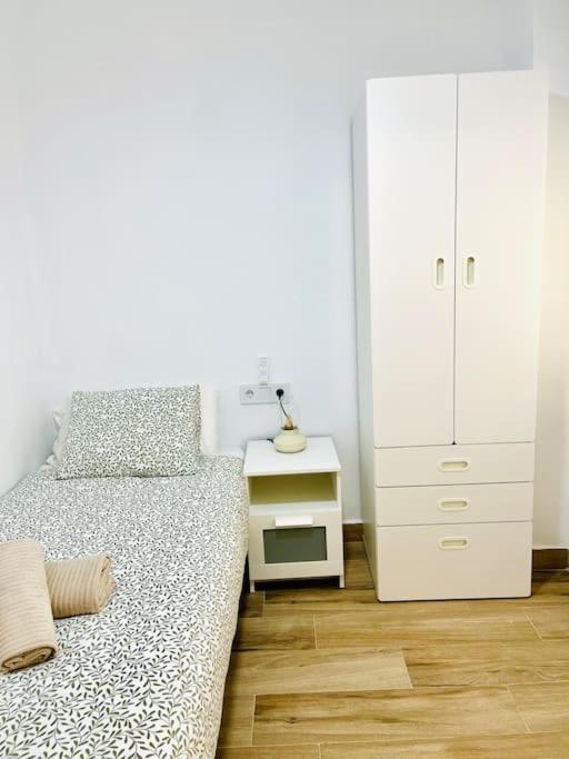 New Spacious And Cozy Apartment - มาลากา ภายนอก รูปภาพ