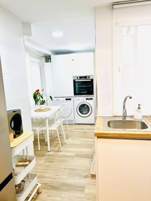 New Spacious And Cozy Apartment - มาลากา ภายนอก รูปภาพ